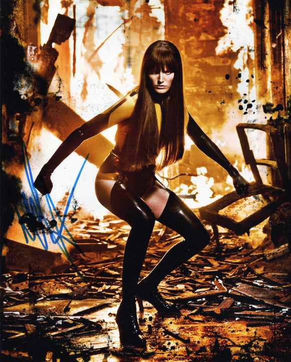 Malin Åkerman Signed 8x10 - The Watchmen Autograph #1